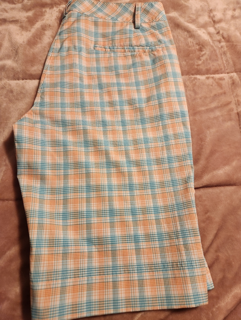 Like New Puma Peach and Teal Plaid Women's Dry Fit Golf Shorts Size 10 - Picture 8 of 11